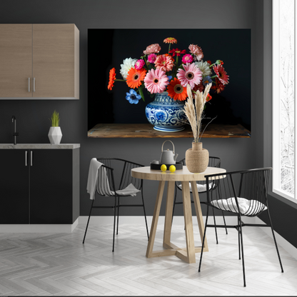 Uitgebreide collectie bloemen in een decoratieve vaas poster