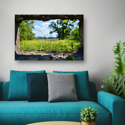 Natuurlandschap door betonnen raam canvas
