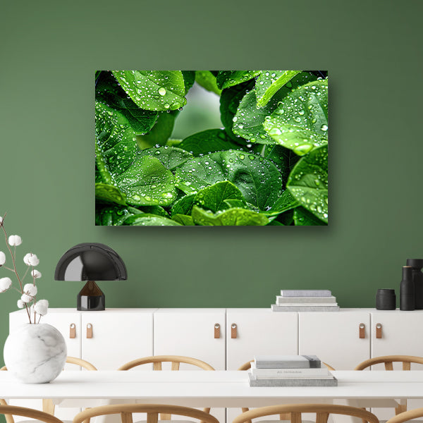 Close-up van groene bladeren met dauwdruppels canvas