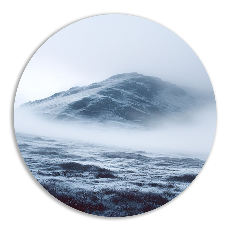 Mystieke Bergtop in Monochrome Mist forex muurcirkel