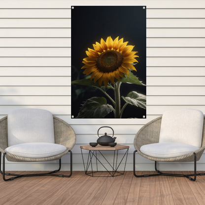 Solitaire zonnebloem in zachte verlichting tuinposter