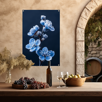 Blauwe bloemen met ijskristallen in close-up tuinposter