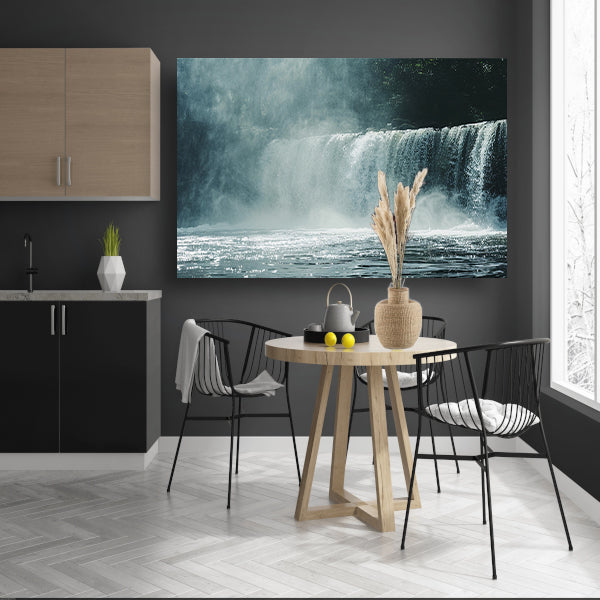 Waterval omhuld door nevel en mist canvas