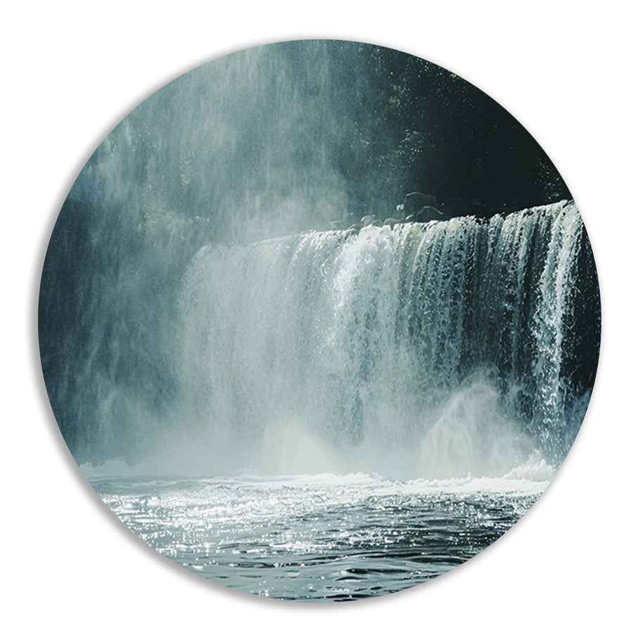 Waterval omhuld door nevel en mist forex muurcirkel