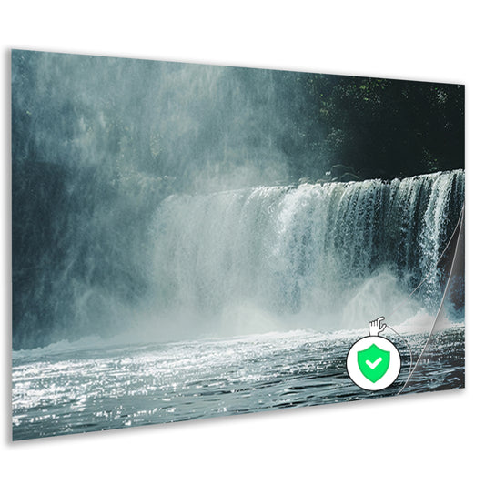 Waterval omhuld door nevel en mistposter