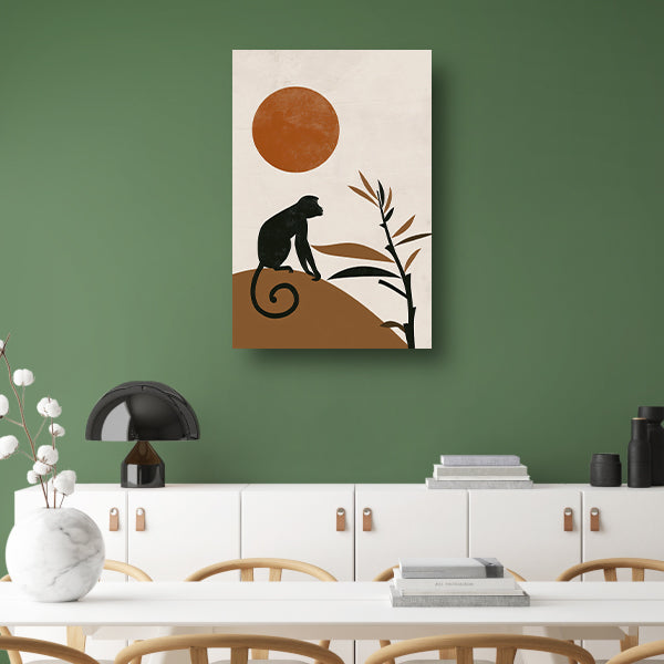 Zwart silhouet van aap tegen grote oranje zon poster