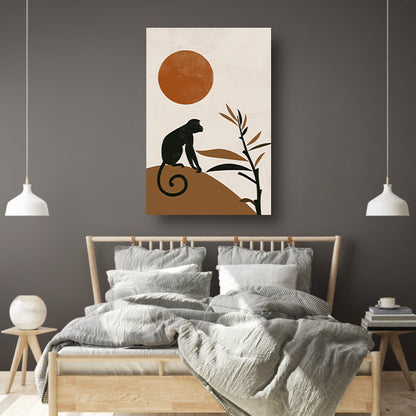 Zwart silhouet van aap tegen grote oranje zon poster