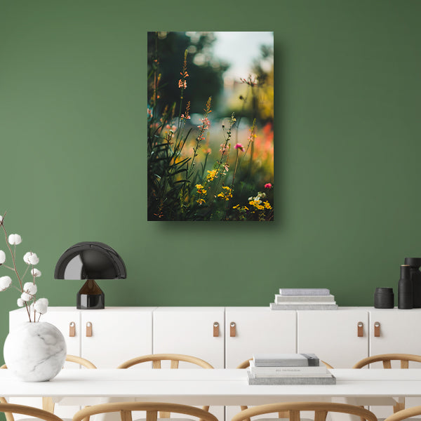 Wilde bloemen in de avondzon poster