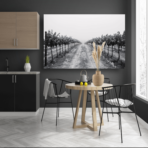 Mistige ochtend in de wijngaard poster