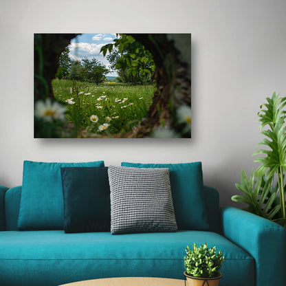 Natuurlijke opening naar bloemenveld poster
