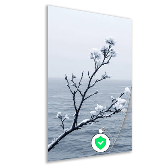 Minimalistische wintertak boven kalm water poster