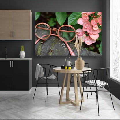 Bril met dauwdruppels en bloemenposter