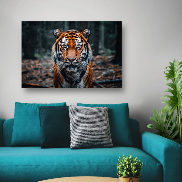 Realistische tijger in bosrijke omgeving canvas met baklijst