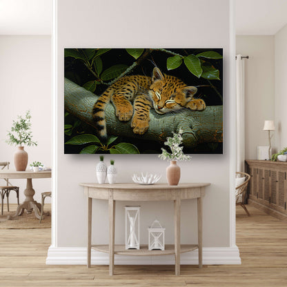 Slapende wilde kat op boomtak poster