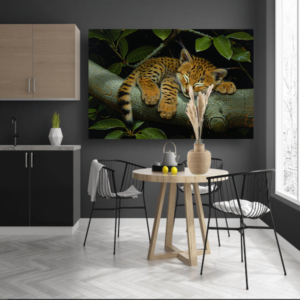 Slapende wilde kat op boomtak poster