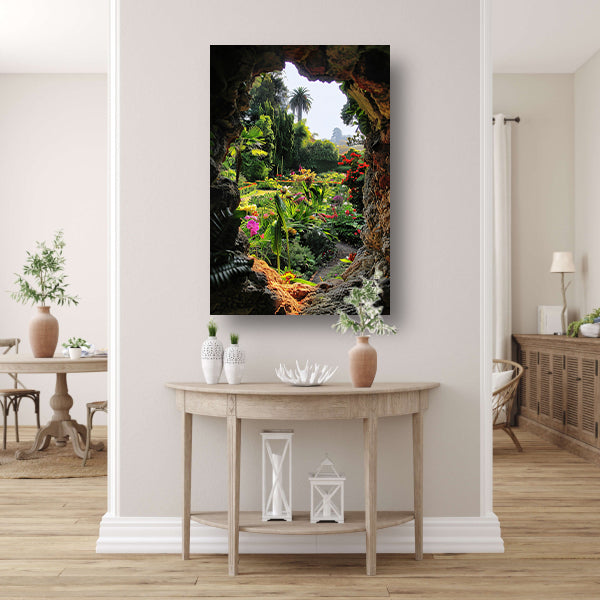 Geheime tuin in een kleurrijke grot canvas