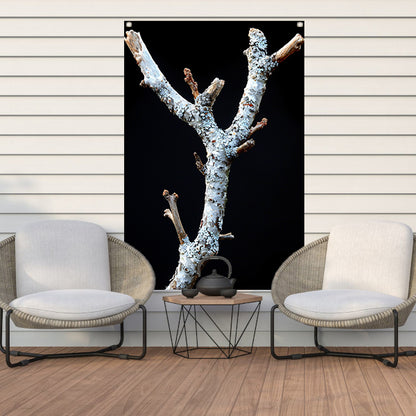 Zwart-wit foto van tak met korstmos tuinposter