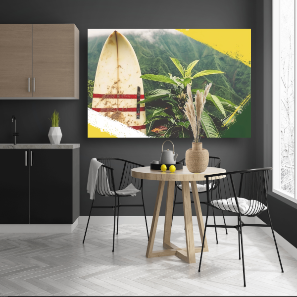 Surfplank en tropische plant met bergzicht acrylglas