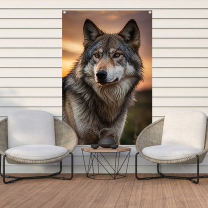 Prachtig wolfportret tijdens zonsondergang tuinposter