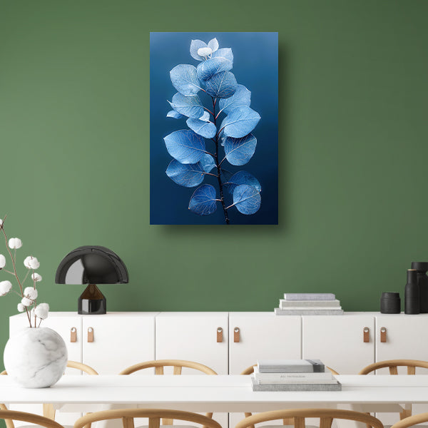 Blauwe eucalyptusbladeren tegen een zwarte achtergrond canvas