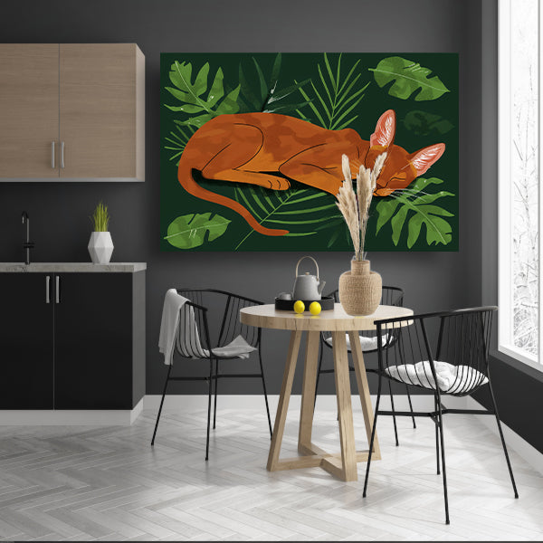 Slapende kat tussen tropische bladeren schilderij poster