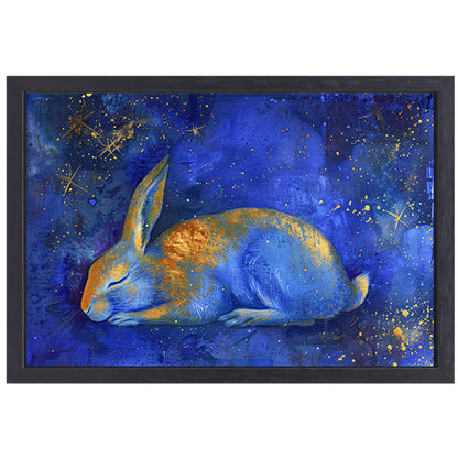 Dromerig konijn onder sterrenhemel schilderij canvas met baklijst