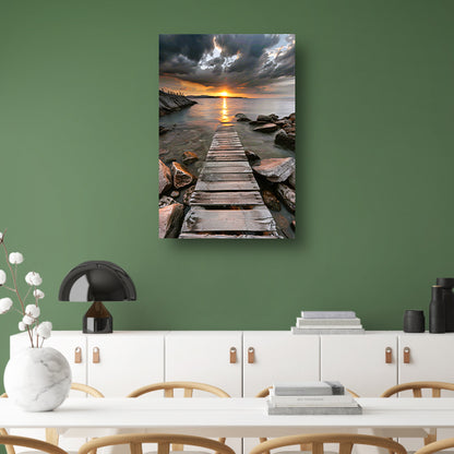 Gouden zonsondergang met dramatische wolken en steiger acrylglas