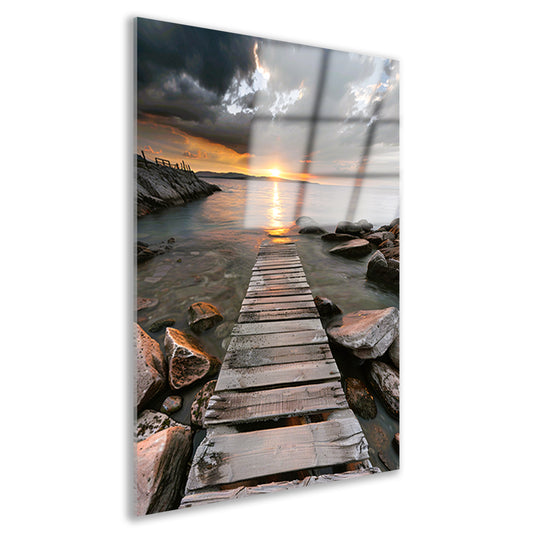 Gouden zonsondergang met dramatische wolken en steiger acrylglas