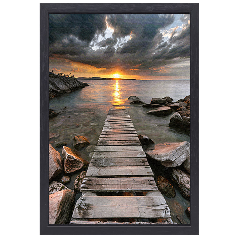 Gouden zonsondergang met dramatische wolken en steiger canvas met baklijst