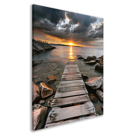 Gouden zonsondergang met dramatische wolken en steiger canvas