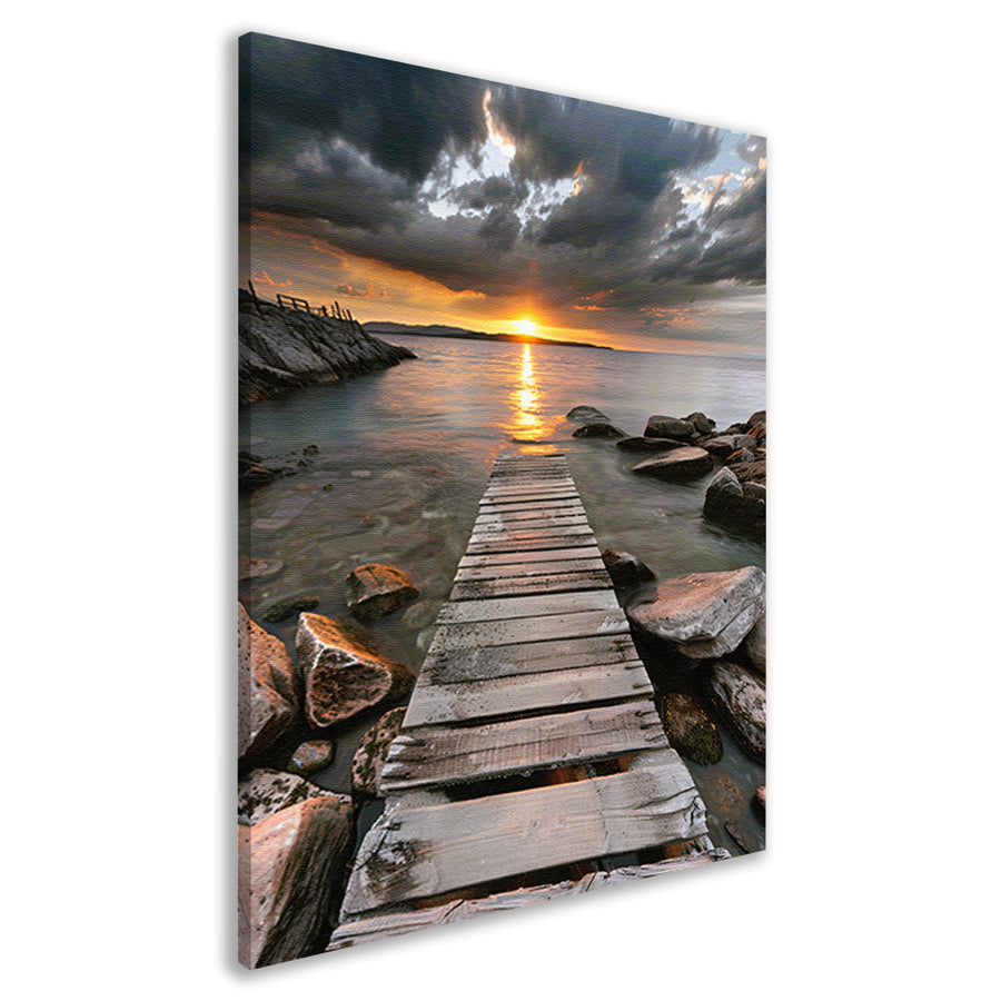 Gouden zonsondergang met dramatische wolken en steiger canvas