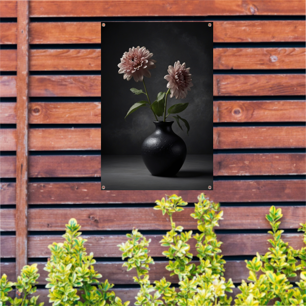 Elegante zwarte vaas met beige bloem tuinposter