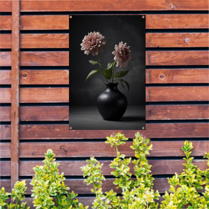 Elegante zwarte vaas met beige bloem tuinposter