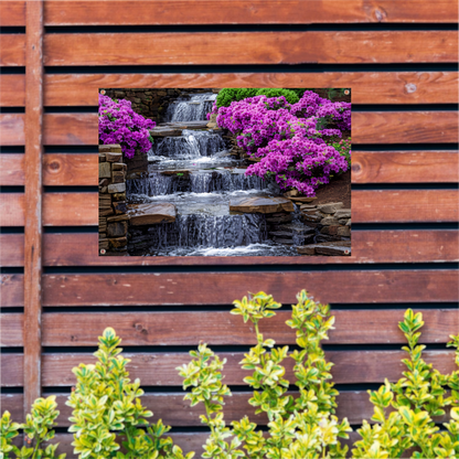 Tuin met paarse rhododendrons en watervallen tuinposter