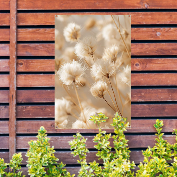 Pluizige Witte Bloemen op Stengels tuinposter