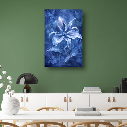 Gedetailleerde digitale lelie in blauw-wit canvas met baklijst