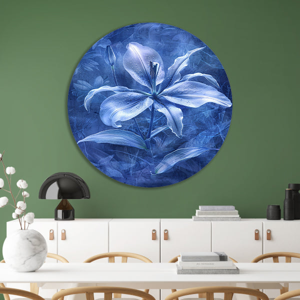 Gedetailleerde digitale lelie in blauw-wit aluminium muurcirkel