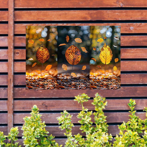 Herfstbladeren dansend in zacht licht tuinposter