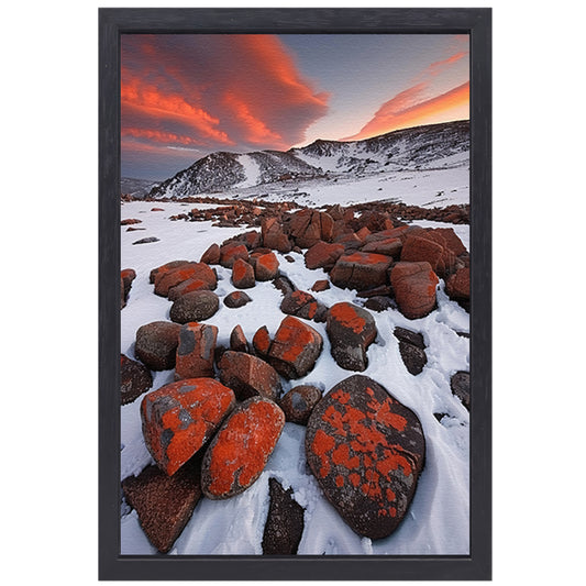 Adembenemend besneeuwd berglandschap met rode rotsen canvas met baklijst