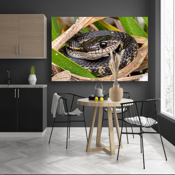 Slang verscholen tussen groene bladeren canvas