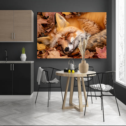 Slapende vos tussen herfstbladeren poster