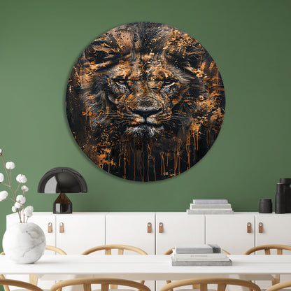 Mysterieus leeuwenportret met rustieke details aluminium muurcirkel
