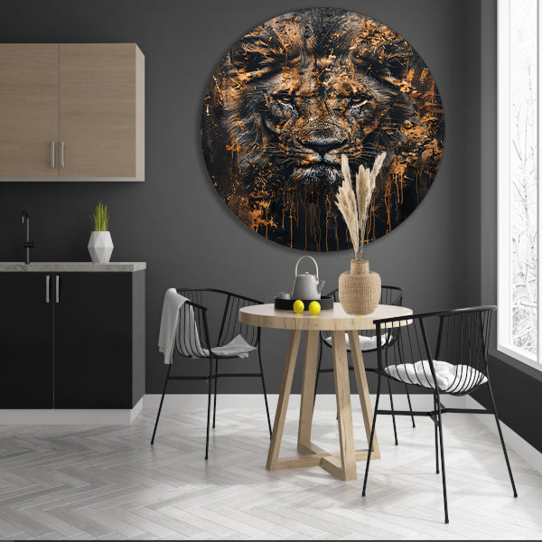 Mysterieus leeuwenportret met rustieke details aluminium muurcirkel