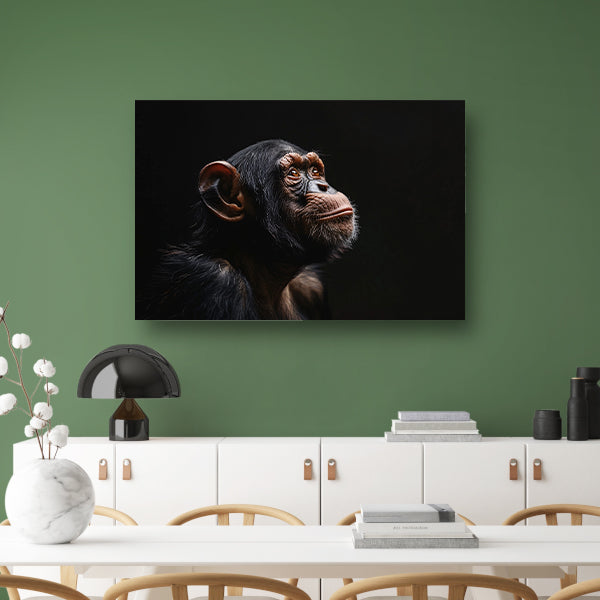 Gedetailleerd chimpanseeportret met donkere achtergrond canvas