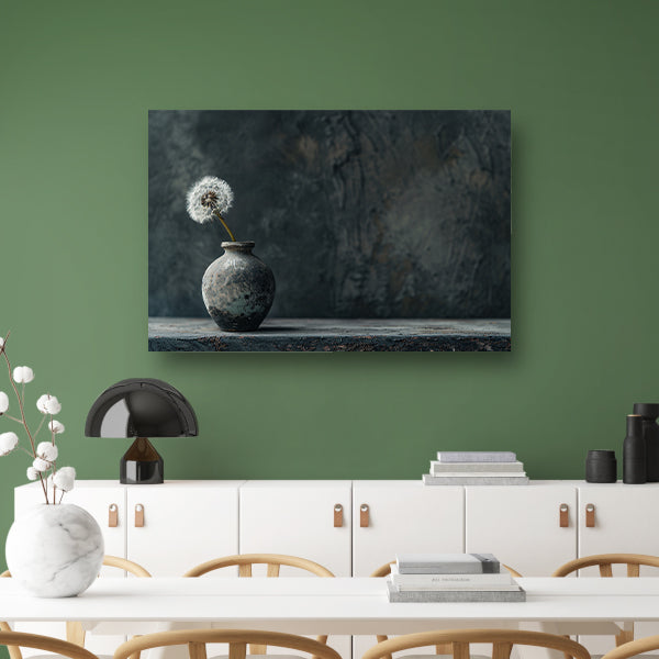 Uitgebloeide paardenbloem in oude vaas canvas