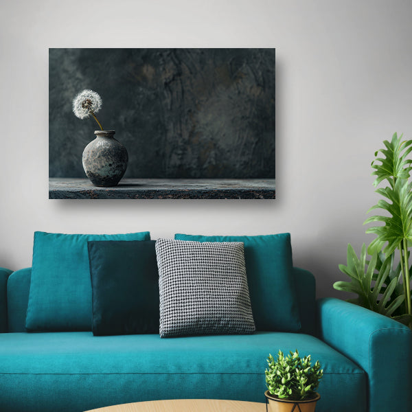 Uitgebloeide paardenbloem in oude vaas canvas