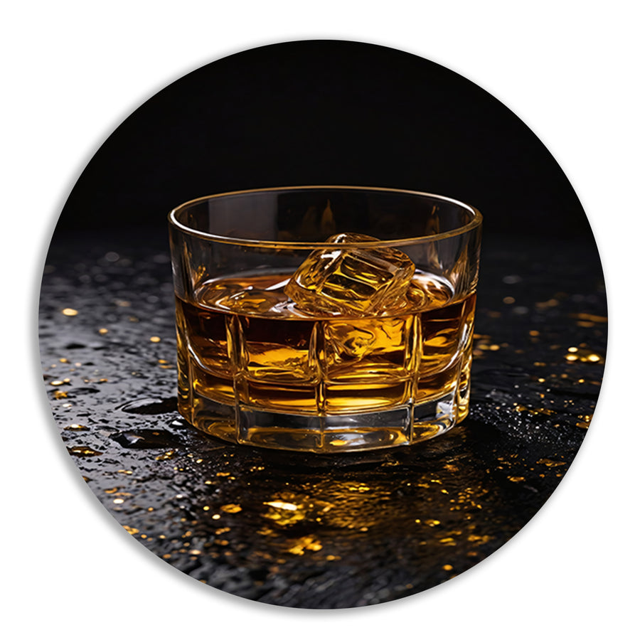 Amber Whisky in Glas met Gouden Accenten aluminium muurcirkel