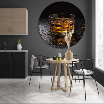Amber Whisky in Glas met Gouden Accenten aluminium muurcirkel