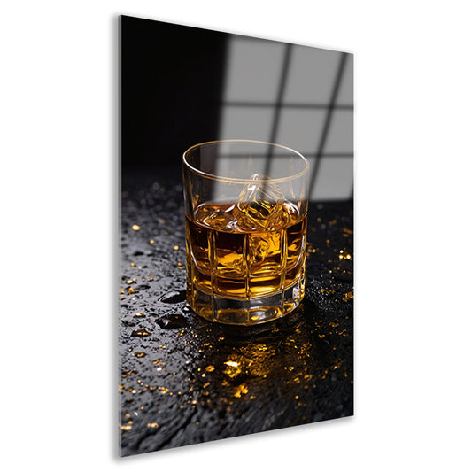 Amber Whisky in Glas met Gouden Accenten acrylglas