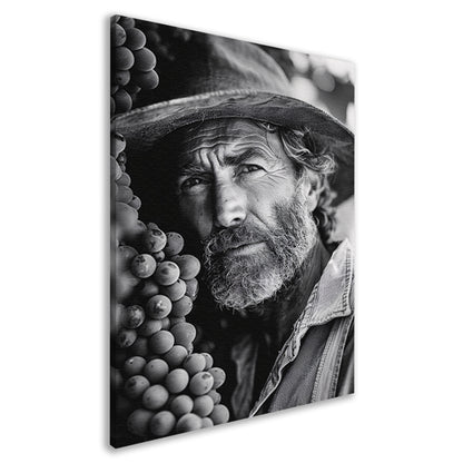 Portret van een wijngaardenier met druiven canvas